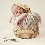  Newbornfotografie in Zeitz - Baby im Korb 